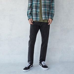 Men’s slim taper -comfort stretch jeans